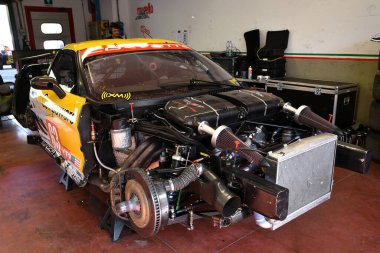 Scarperia, 2 Nisan 2023: İtalya 'daki Mugello Pisti' nde Mugello Classic 2023 sırasında Chevrolet Corvette C6 ZR1 yılının Motor Detayları.