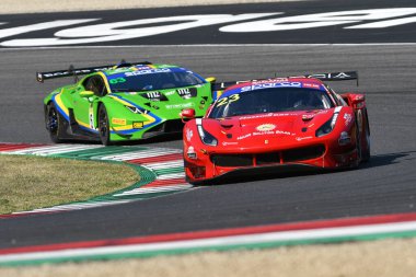 Scarperia, 29 Eylül 2023: Mazzola Rocco ve Coluccio Luigi 'nin En İyi Kucak sürücülerinden Ferrari 488 Mugello Pisti' ndeki İtalya Şampiyonası antrenmanı sırasında görev başındaydı. İtalya.