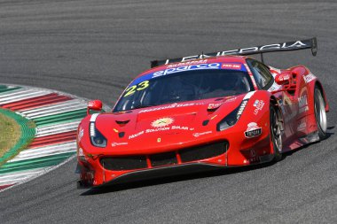 Scarperia, 29 Eylül 2023: Mazzola Rocco ve Coluccio Luigi 'nin En İyi Kucak sürücülerinden Ferrari 488 Mugello Pisti' ndeki İtalya Şampiyonası antrenmanı sırasında görev başındaydı. İtalya.
