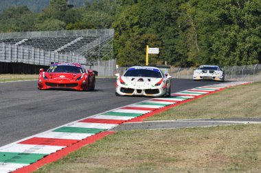 Scarperia, 29 Eylül 2023: Mazzola Rocco ve Coluccio Luigi 'nin En İyi Kucak sürücülerinden Ferrari 488 Mugello Pisti' ndeki İtalya Şampiyonası antrenmanı sırasında görev başındaydı. İtalya.