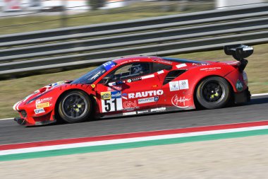 Scarperia, 29 Eylül 2023: Castro Jules ve Nurmi Luka 'nın kullandığı Af Corse takımından Ferrari 488 Mugello Pisti' nde İtalya Şampiyonası antrenmanında. İtalya.
