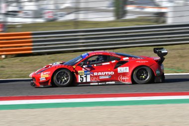 Scarperia, 29 Eylül 2023: Castro Jules ve Nurmi Luka 'nın kullandığı Af Corse takımından Ferrari 488 Mugello Pisti' nde İtalya Şampiyonası antrenmanında. İtalya.