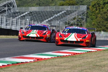 Scarperia, 29 Eylül 2023: Castro Jules ve Nurmi Luka 'nın kullandığı Af Corse takımından Ferrari 488 Mugello Pisti' nde İtalya Şampiyonası antrenmanında. İtalya.