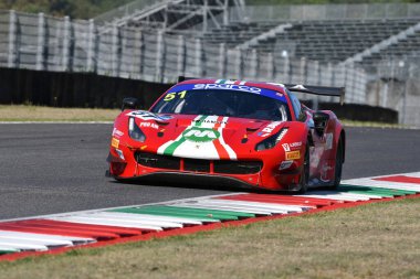 Scarperia, 29 Eylül 2023: Castro Jules ve Nurmi Luka 'nın kullandığı Af Corse takımından Ferrari 488 Mugello Pisti' nde İtalya Şampiyonası antrenmanında. İtalya.