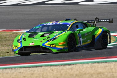 Scarperia, 29 Eylül 2023: Lamborghini Huracan Evo 2 takımından Cazzaniga Riccardo ve Petrov Artem, Mugello Pisti 'nde İtalya Şampiyonası antrenmanında. İtalya.