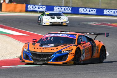 Scarperia, 29 Eylül 2023: Nova Race takımından Honda Nsx, Magnoni Luca ve Bodellini Andrea 'nın Mugello Pisti' ndeki İtalya Şampiyonası antrenmanında. İtalya.