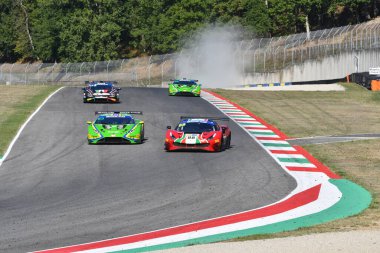 Scarperia, 29 Eylül 2023: Ferrari 488, Toledo Custodio ve Agostini Riccardo tarafından Mugello Pisti 'nde İtalya Şampiyonası antrenmanı sırasında kullanıldı. İtalya.