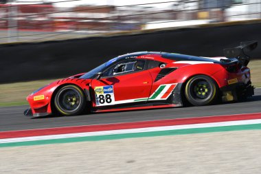 Scarperia, 29 Eylül 2023: Ferrari 488, Toledo Custodio ve Agostini Riccardo tarafından Mugello Pisti 'nde İtalya Şampiyonası antrenmanı sırasında kullanıldı. İtalya.