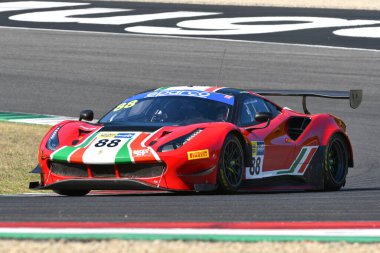 Scarperia, 29 Eylül 2023: Ferrari 488, Toledo Custodio ve Agostini Riccardo tarafından Mugello Pisti 'nde İtalya Şampiyonası antrenmanı sırasında kullanıldı. İtalya.