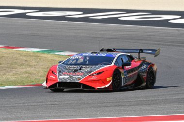 Scarperia, 29 Eylül 2023: Giacomo Race takımından Lamborghini Huracan, Pollini Giacomo ve Pollini Matteo 'nun Mugello Pisti' ndeki İtalya Şampiyonası antrenmanında kullanıldı. İtalya.