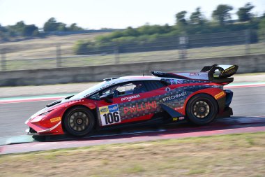 Scarperia, 29 Eylül 2023: Giacomo Race takımından Lamborghini Huracan, Pollini Giacomo ve Pollini Matteo 'nun Mugello Pisti' ndeki İtalya Şampiyonası antrenmanında kullanıldı. İtalya.