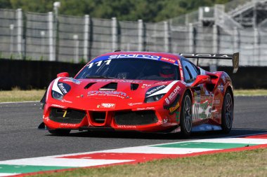 Scarperia, 29 Eylül 2023: Demarchi Luca ve Patrinicola Simone 'un En İyi Kucak sürücülerinden Ferrari 488 Mugello Pisti' nde İtalya Şampiyonası antrenmanında. İtalya.