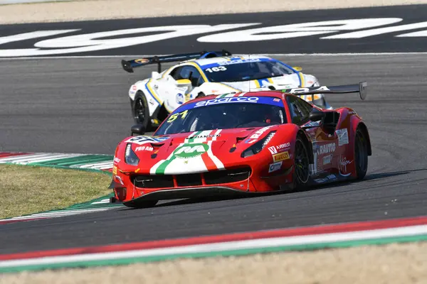 Scarperia, 29 Eylül 2023: Castro Jules ve Nurmi Luka 'nın kullandığı Af Corse takımından Ferrari 488 Mugello Pisti' nde İtalya Şampiyonası antrenmanında. İtalya.