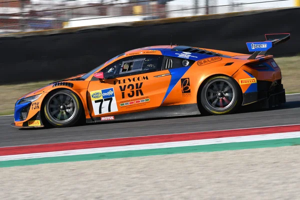 Scarperia, 29 Eylül 2023: Nova Race takımından Honda Nsx, Magnoni Luca ve Bodellini Andrea 'nın Mugello Pisti' ndeki İtalya Şampiyonası antrenmanında. İtalya.