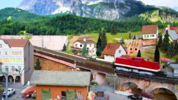 Modelo Trem Carga Movimento Ambiente Montanha Modelo Ferroviário — Vídeo de Stock