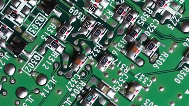 Placa Circuito Com Componentes Rotação Extremo Close Placa Eletrônica Verde — Vídeo de Stock