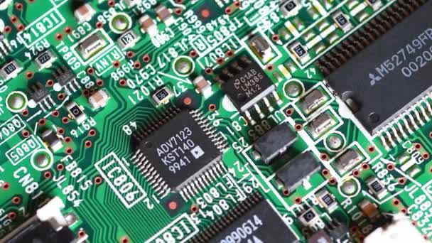弗罗伦斯 2023年2月 关闭带有电子元件和微晶片的印刷电路板 意大利 — 图库视频影像
