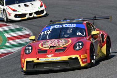 Scarperia, 29 Eylül 2023: Ombra Racing takımından Porsche 992 Di Giusto Mattia ve Cecotto Jonathan Mugello Pisti 'nde İtalya Şampiyonası antrenmanında. İtalya.