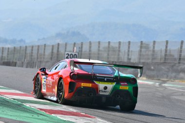 Scarperia, 29 Eylül 2023: Dhillon John ve Griffin Matt 'ten Ferrari 488 Mugello Pisti' nde İtalya Şampiyonası antrenmanında. İtalya.