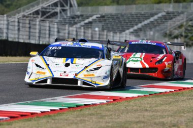 Scarperia, 29 Eylül 2023: Vsr takımından Lamborghini Huracan St Stadsbader Gilles ve Randazzo Piergiacomo Mugello Pisti 'nde İtalya Şampiyonası antrenmanında. İtalya.