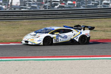 Scarperia, 29 Eylül 2023: Vsr takımından Lamborghini Huracan St Stadsbader Gilles ve Randazzo Piergiacomo Mugello Pisti 'nde İtalya Şampiyonası antrenmanında. İtalya.