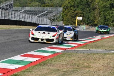 Scarperia, 29 Eylül 2023: Ferrari Easy Race takımından Del Col Leonardo ve Biagi Thomas Mugello Pisti 'nde İtalya Şampiyonası antrenmanında. İtalya.