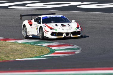 Scarperia, 29 Eylül 2023: Ferrari Easy Race takımından Del Col Leonardo ve Biagi Thomas Mugello Pisti 'nde İtalya Şampiyonası antrenmanında. İtalya.