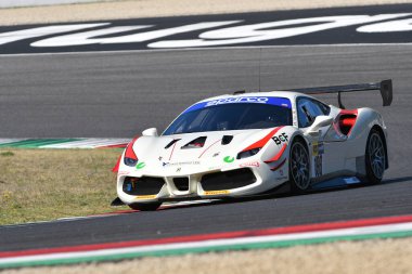 Scarperia, 29 Eylül 2023: Ferrari Easy Race takımından Del Col Leonardo ve Biagi Thomas Mugello Pisti 'nde İtalya Şampiyonası antrenmanında. İtalya.