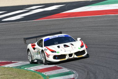 Scarperia, 29 Eylül 2023: Ferrari Easy Race takımından Del Col Leonardo ve Biagi Thomas Mugello Pisti 'nde İtalya Şampiyonası antrenmanında. İtalya.