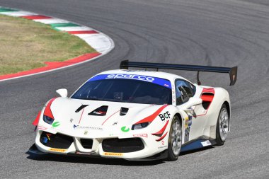 Scarperia, 29 Eylül 2023: Ferrari Easy Race takımından Del Col Leonardo ve Biagi Thomas Mugello Pisti 'nde İtalya Şampiyonası antrenmanında. İtalya.