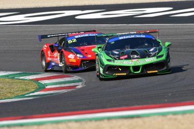 Scarperia, 29 Eylül 2023: Ferrari 488 Colavita Leonardo ve Maggi Giorgio tarafından Mugello Pisti 'nde oynanan İtalya Şampiyonası antrenmanında kullanıldı. İtalya.