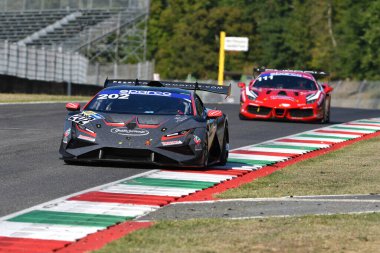 Scarperia, 29 Eylül 2023: D 'auria Ferdinando ve Strignano Benedetto takımlarından Lamborghini Huracan Mugello Pisti' nde İtalya Şampiyonası antrenmanında. İtalya.