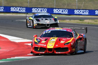 Scarperia, 29 Eylül 2023: Marzialetti Giammarco 'nun en iyi tur koşucusu Ferrari 488 Mugello Pisti' nde İtalya Şampiyonası antrenmanında. İtalya.