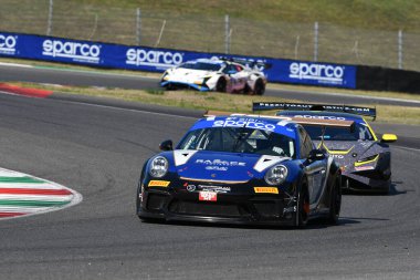 Scarperia, 29 Eylül 2023: Porsche 991 Grisi Alberto ve Abbati Massimo tarafından Mugello Pisti 'nde İtalya Şampiyonası antrenmanı sırasında kullanıldı. İtalya.