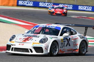 Scarperia, 29 Eylül 2023: Porsche 991 Gt3 Cup of team Gdl Racing drive by Luvisi Matteo ve Croccolino Filippo Mugello Pisti 'nde İtalya Şampiyonası antrenmanında. İtalya.