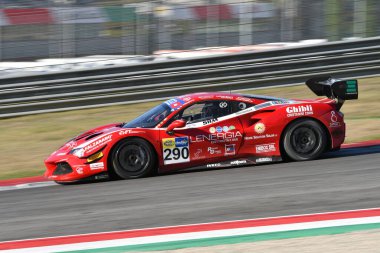 Scarperia, 29 Eylül 2023: Di Mare Sabatino ve Scarpetta Vincenzo 'nun en iyi tur sürücüsü Ferrari 488 Mugello Pisti' nde İtalya Şampiyonası antrenmanında. İtalya
