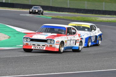 Scarperia, 2 Nisan 2023: Ford Capri RS 2600 1973 Mugello Classic 2023 tarihinde İtalya 'daki Mugello Pisti' nde eylem halindedir..
