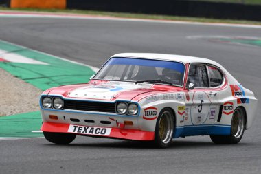 Scarperia, 2 Nisan 2023: Ford Capri RS 2600 1973 Mugello Classic 2023 tarihinde İtalya 'daki Mugello Pisti' nde eylem halindedir..