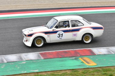 Scarperia, 2 Nisan 2023: Ford Escort RS 1600 1972 Mugello Classic 2023 'te İtalya' daki Mugello Pisti 'nde eylem halinde..
