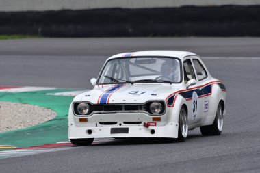 Scarperia, 2 Nisan 2023: Ford Escort RS 1600 1972 Mugello Classic 2023 'te İtalya' daki Mugello Pisti 'nde eylem halinde..