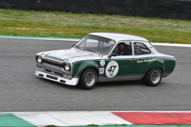 Scarperia, 2 Nisan 2023: Ford Escort RS 1600 1972 Mugello Classic 2023 'te İtalya' daki Mugello Pisti 'nde eylem halinde..