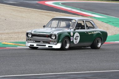Scarperia, 2 Nisan 2023: Ford Escort RS 1600 1972 Mugello Classic 2023 'te İtalya' daki Mugello Pisti 'nde eylem halinde..