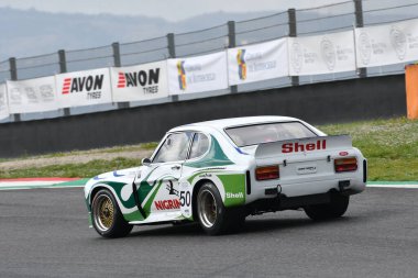 Scarperia, 2 Nisan 2023: Ford Capri RS 3100 1975 Mugello Classic 2023 tarihinde İtalya 'daki Mugello Pisti' nde faaliyet göstermektedir..