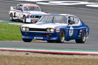 Scarperia, 2 Nisan 2023: Ford Capri RS 2600 1973 Mugello Classic 2023 tarihinde İtalya 'daki Mugello Pisti' nde eylem halindedir..