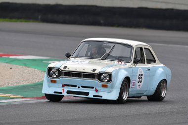 Scarperia, 2 Nisan 2023: Ford Escort RS 1600 1975 Mugello Classic 2023 tarihinde İtalya 'daki Mugello Pisti' nde eylem halindeydi..