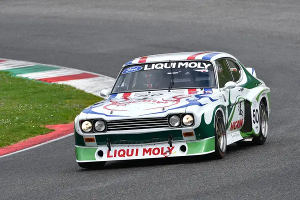 Scarperia, 2 Nisan 2023: Ford Capri RS 3100 1975 Mugello Classic 2023 tarihinde İtalya 'daki Mugello Pisti' nde faaliyet göstermektedir..