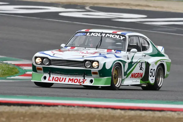 Scarperia, 2 Nisan 2023: Ford Capri RS 3100 1975 Mugello Classic 2023 tarihinde İtalya 'daki Mugello Pisti' nde faaliyet göstermektedir..