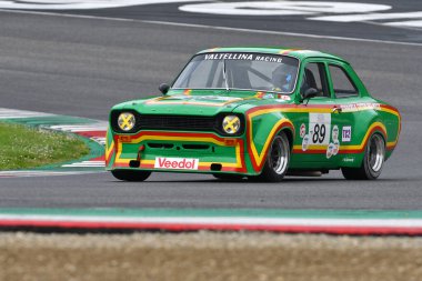 Scarperia, 2 Nisan 2023: Ford Escort RS 1600 1975 Mugello Classic 2023 tarihinde İtalya 'daki Mugello Pisti' nde eylem halindeydi..