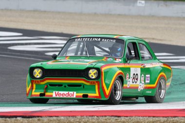 Scarperia, 2 Nisan 2023: Ford Escort RS 1600 1975 Mugello Classic 2023 tarihinde İtalya 'daki Mugello Pisti' nde eylem halindeydi..