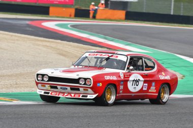 Scarperia, 2 Nisan 2023: Ford Capri RS 3100 1975 Mugello Classic 2023 tarihinde İtalya 'daki Mugello Pisti' nde faaliyet göstermektedir..